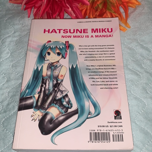 Unofficial HATSUNE MIX Manga Book - Picture 4 of 10